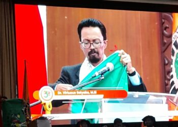 dok. istimewa (Foto penulis saat hendak mengibarkan Bendera Palestina, bentuk solidaritas untuk kemerdekaan Palestina.